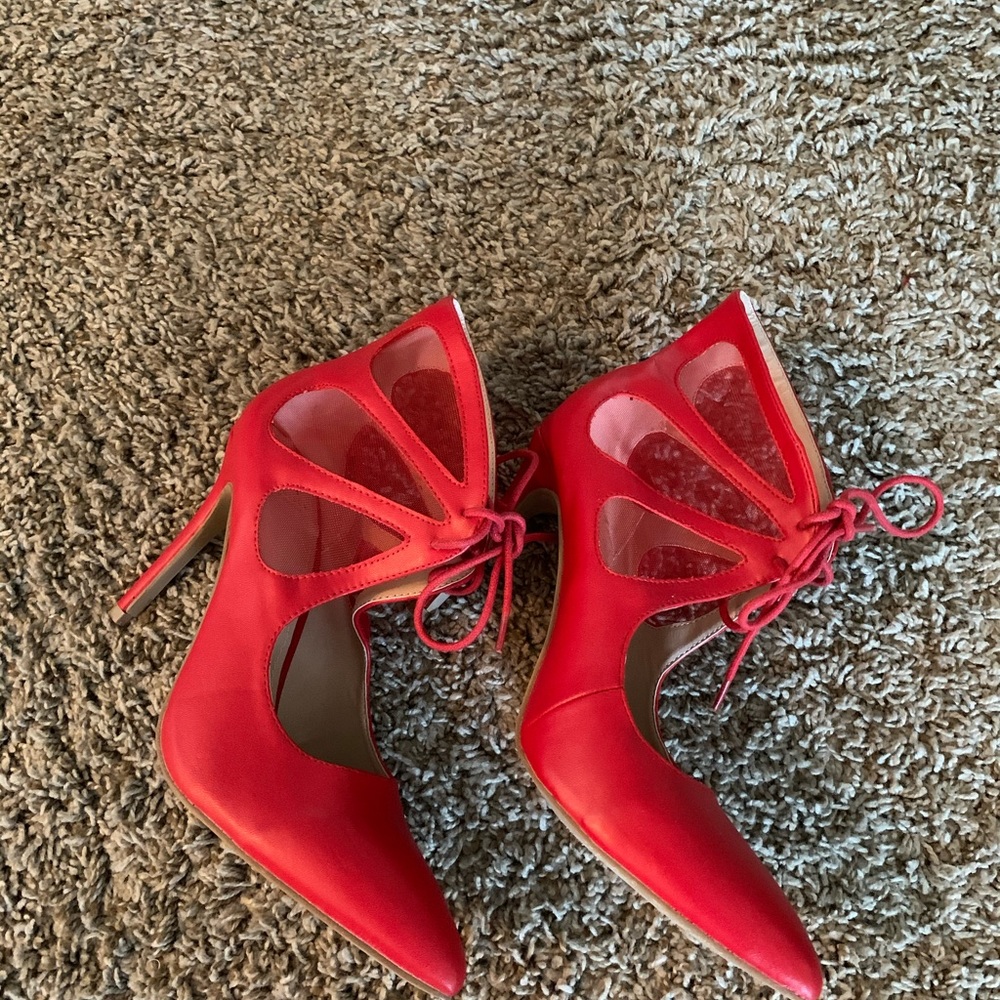 Red Mesh - Picture 3 of 4